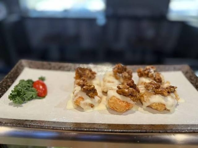 Honey Walnut Shrimp (6pcs).